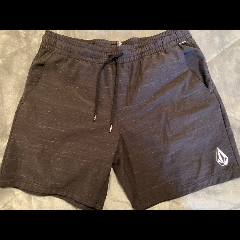 Like New - Men’s Volcom Large Active Shorts Black